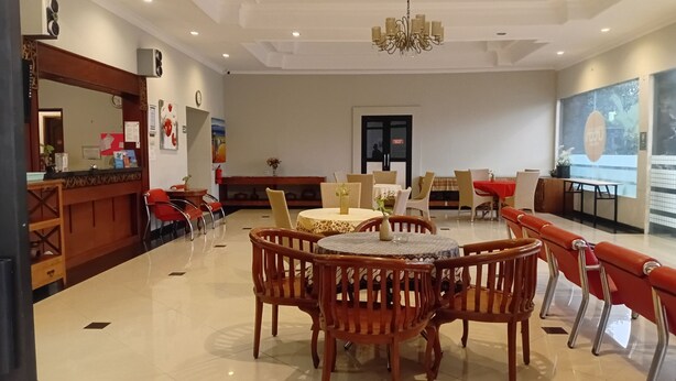 Dining - HOTEL URBAN LATIFA YOGYAKARTA (Depok)