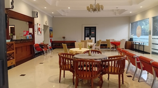 Dining - HOTEL URBAN LATIFA YOGYAKARTA (Depok)