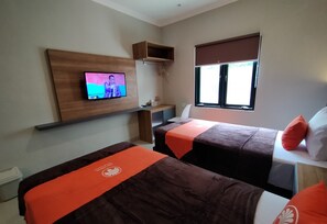 Premium bedding, desk, laptop workspace, free WiFi - HOTEL URBAN LATIFA YOGYAKARTA (Depok)