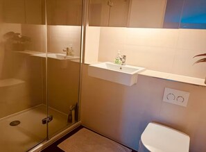 Bathroom - Bright Oasis in Heart of London Fields,Hackney. Short or Long Term Let Available (London)