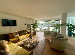 Living area - Bright Oasis in Heart of London Fields,Hackney. Short or Long Term Let Available (London)