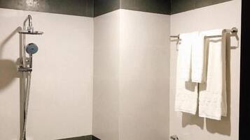 Classic Studio, Balcony, City View | Bathroom