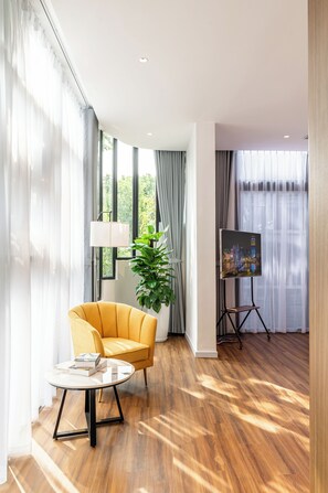 Premium Suite, City View | Living area - Chapter9 Serviced Suite (Tan Dinh)