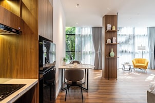 Hochwertige Bettwaren, Select-Comfort-Betten, Bügeleisen/Bügelbrett
