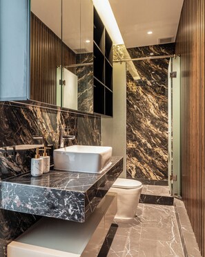 Premium Suite, City View | Bathroom - Chapter9 Serviced Suite (Tan Dinh)