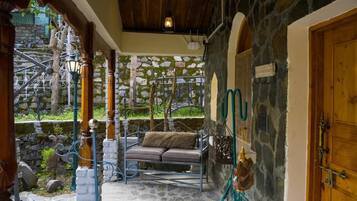 Superior cottage, uitzicht op binnenplaats | Terras