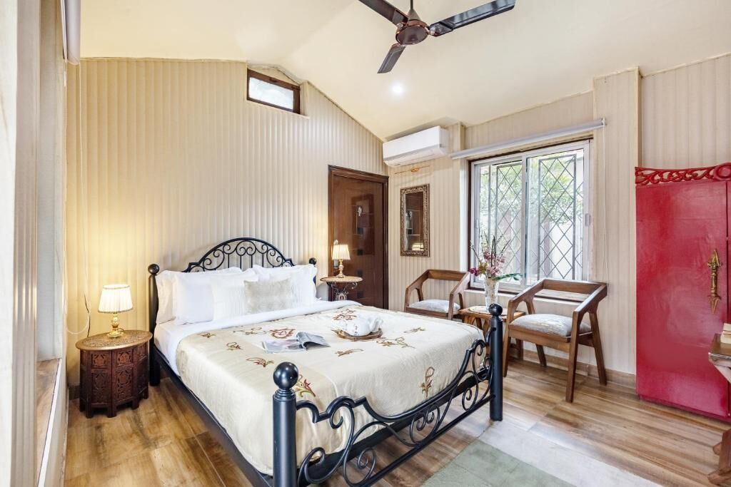 Classic Cottage, Courtyard View