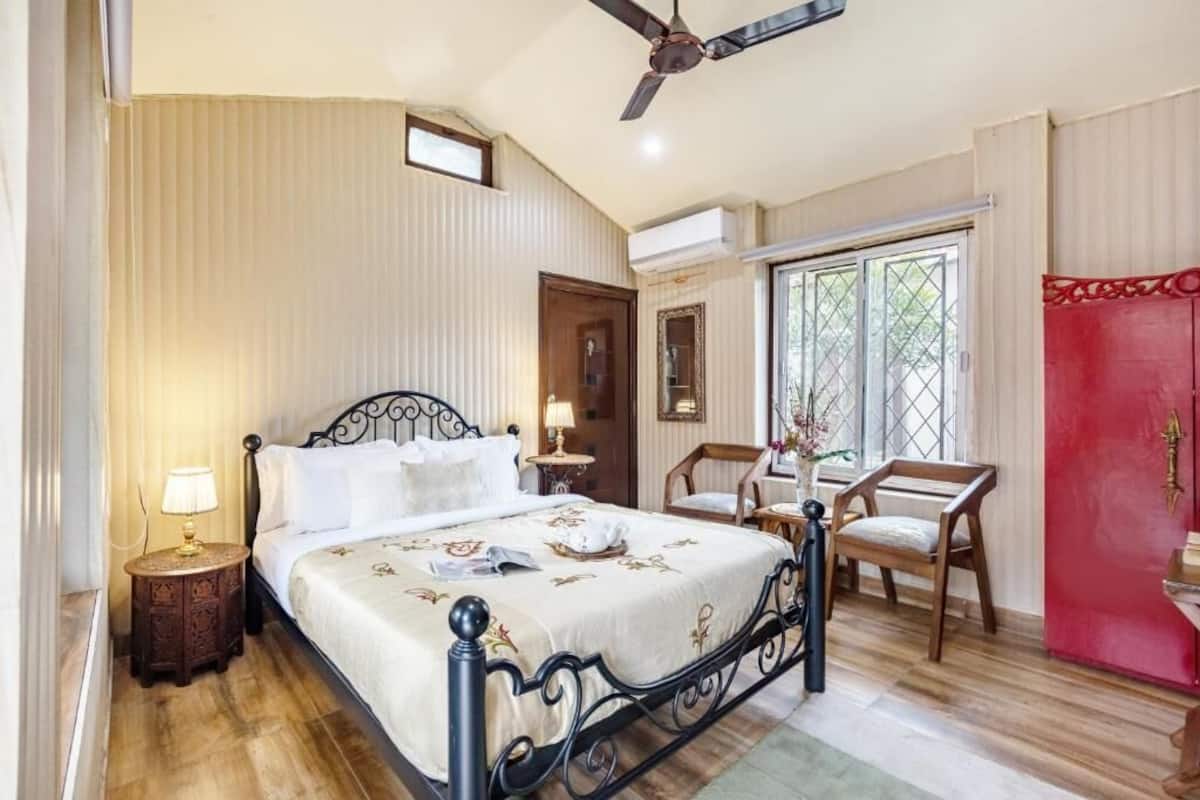 Classic Cottage, Courtyard View