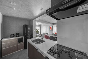 Apartment | Private kitchen | Fridge, microwave, stovetop, rice cooker - BLUE FOREST 203 (Sapporo)