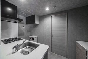 Apartment | Private kitchen | Fridge, microwave, stovetop, rice cooker - BLUE FOREST 203 (Sapporo)