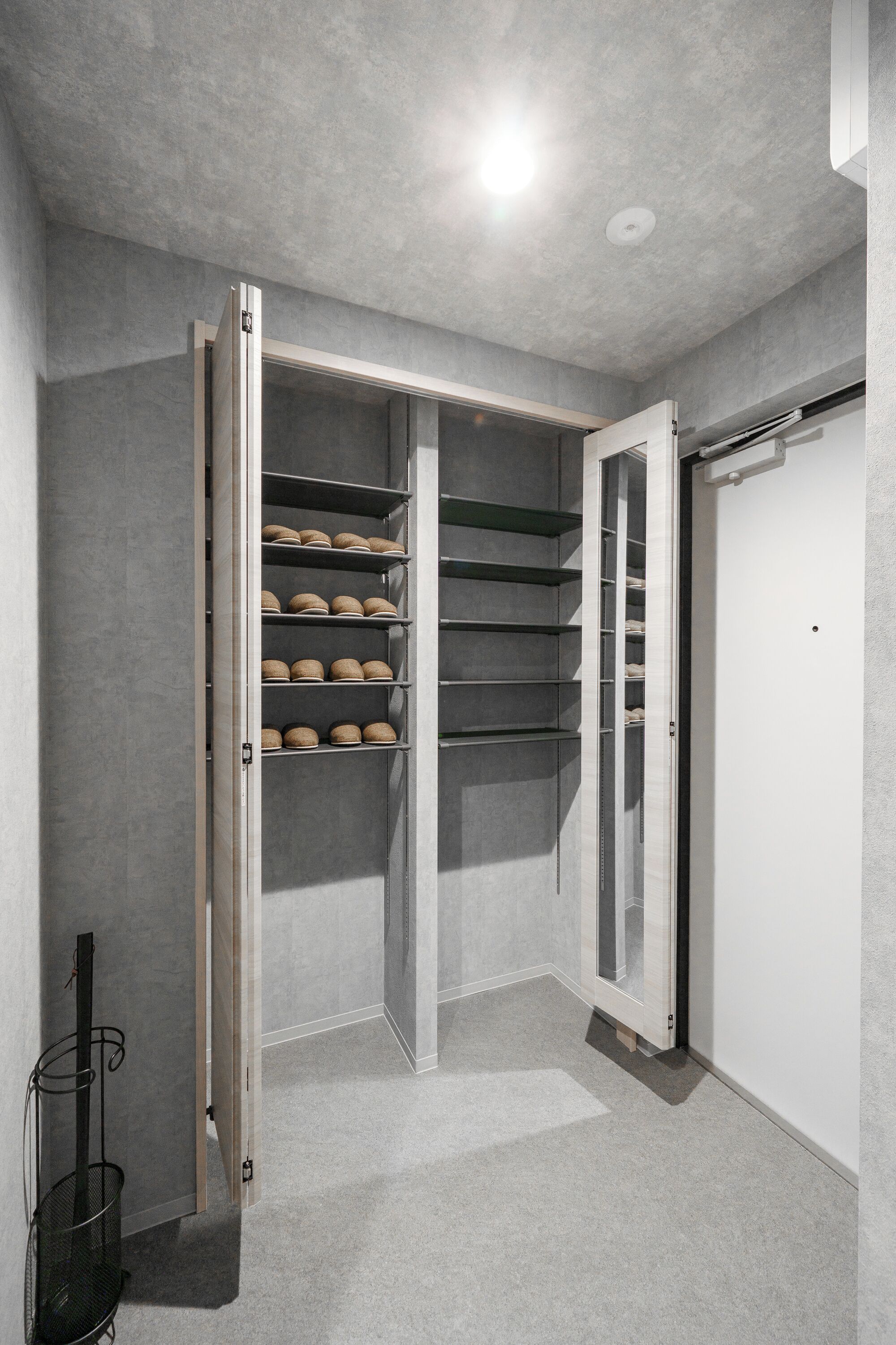 المنشأة من الداخل