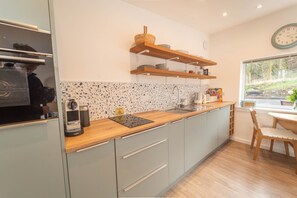 Fridge, microwave, oven, dishwasher - The Stables near Oban (Glencruitten)