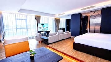 Deluxe Suite, City View