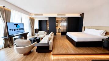 Deluxe Suite, City View