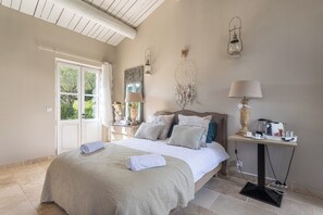 Iron/ironing board, WiFi, bed sheets - Bastide be Basson (Correns)