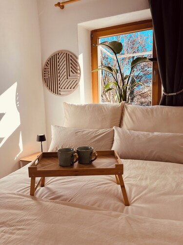 DAS NEST Ferienwohnung mit Terrasse & Bergblick, WLAN & Parkplatz