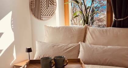 DAS NEST Ferienwohnung mit Terrasse & Bergblick, WLAN & Parkplatz