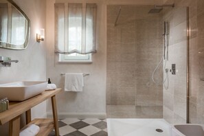 Shower, hair dryer, bidet, towels - Luxury 4-bedroom villa Cesara by Casa del Sole in peaceful Vabriga (Vabriga)