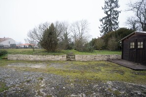 Property grounds - Cure or vacation a quiet house with a view of the castle (Jonzac)