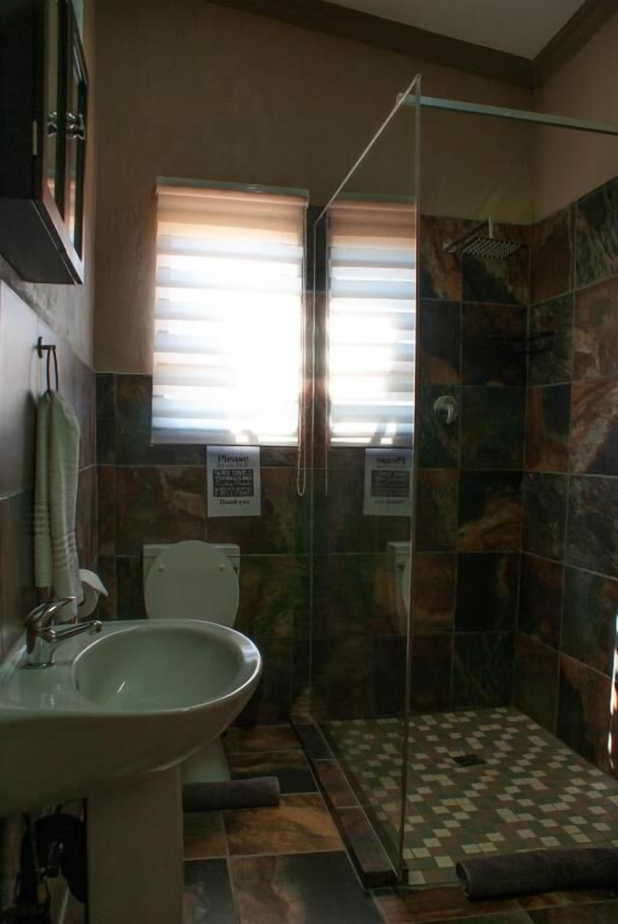 Een douche, toiletpapier