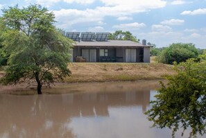 Standard House, Patio, Lake View | Exterior - Casa de la Presa 6 (Polokwane)