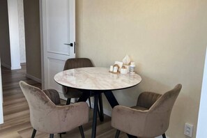 Dining - Wonderful 2-bedroom apartment with AC in vibrant Yerevan (Yerevan)