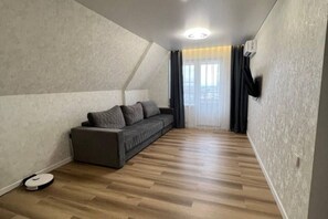 Living area - Wonderful 2-bedroom apartment with AC in vibrant Yerevan (Yerevan)