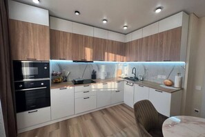 Private kitchen - Wonderful 2-bedroom apartment with AC in vibrant Yerevan (Yerevan)