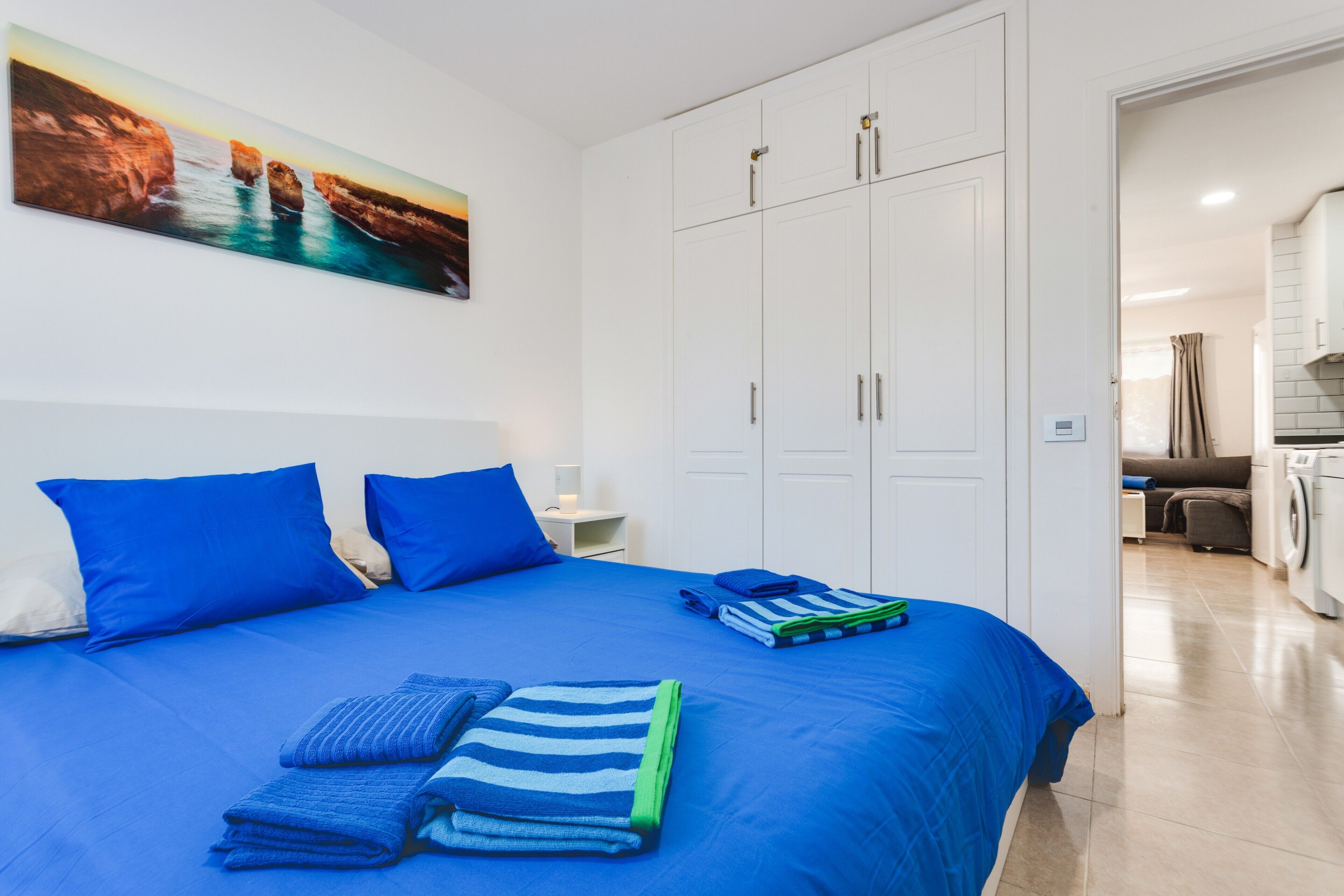 1 habitación, tabla de planchar con plancha, wifi y ropa de cama 