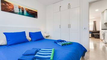 1 habitación, tabla de planchar con plancha, wifi y ropa de cama