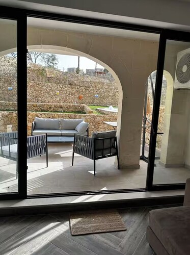 Luxury 3BR Escape - Pools and Gardens