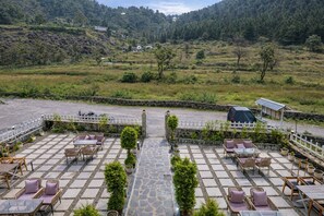 Outdoor dining - Four Farms-Best Resort near Nainital (Nainital)