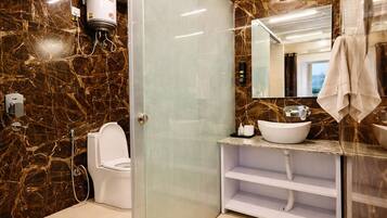 Habitación doble Premium, balcón, vista al valle | Baño