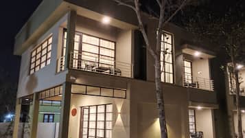 المنشأة من الخارج