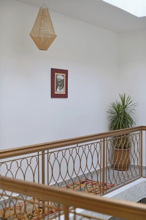 المنشأة من الداخل