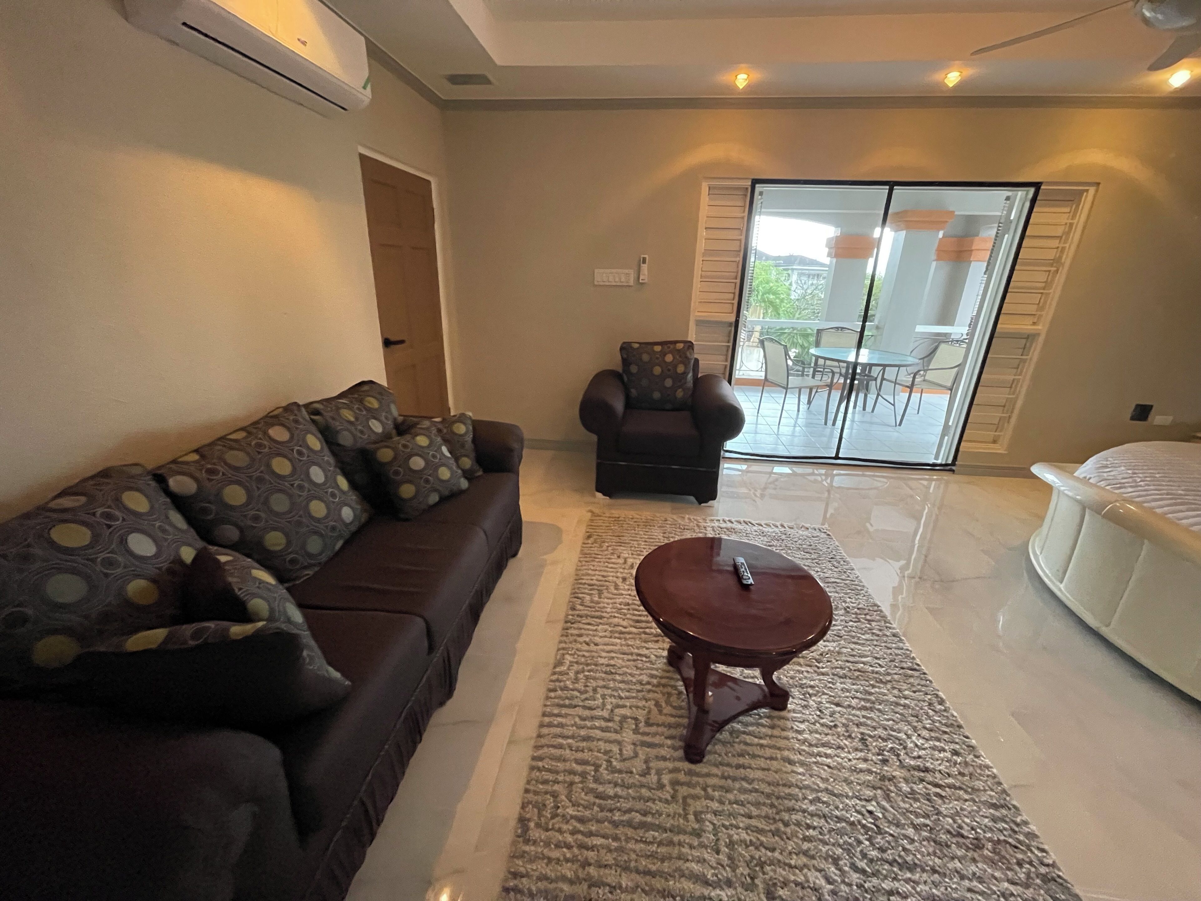 3-bedroom Luxurious House In Kingston With Pool, Private Parking Free Wifi - 킹스톤