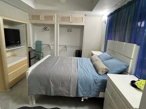 Room - 3-bedroom luxurious house in Kingston with pool, private parking free WiFi (Kingston)