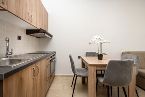 Dining - Rapai City Apartments – Central Stays in Zakynthos Town (Zakynthos)