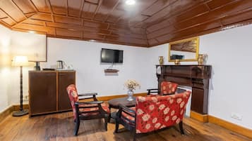 Deluxe Double Room, Mountain View | Interior