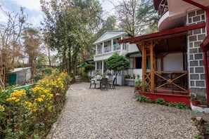 Terrace/patio - Alaya Stays The Hive Cottage (Nainital)