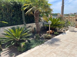 Property grounds - VILLA OLGA by the JONIO sea in Sud ITALIA (Marina di Ginosa)