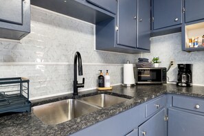 Fridge, microwave, oven, stovetop - Cozy Anaconda Studio Near Main St & Hot Springs (Anaconda)