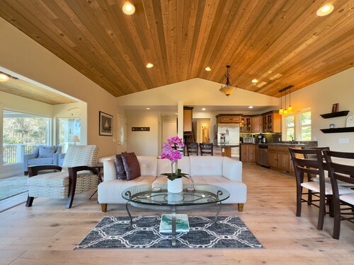 Barking Rock | Pickle Ball, Sunroom + Ocean Views