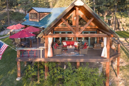 Luxury Montana Cabin with Hot Tub & Lake Views