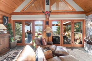 TV, fireplace, books, stereo - Luxury Montana Cabin with Hot Tub & Lake Views (Bigfork)