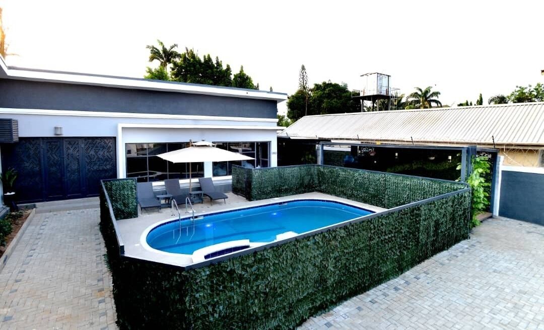2 piscines extérieures