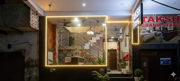 Lobby - Taksh Grand Stays (New Delhi)