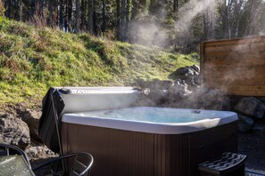 Bañera de hidromasaje al aire libre
