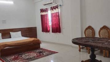 Deluxe Room, Balcony | WiFi (free)