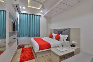 Deluxe Double Room, City View - Hotel Premium Villa (Ahmedabad)